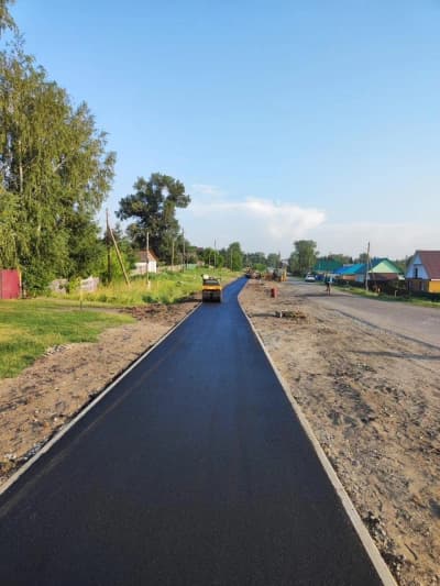 Завершение укладки асфальта, уплотнение покрытия