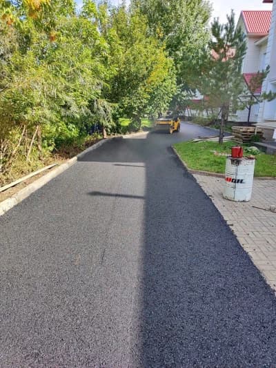 Дорожные работы, укладка асфальтового покрытия