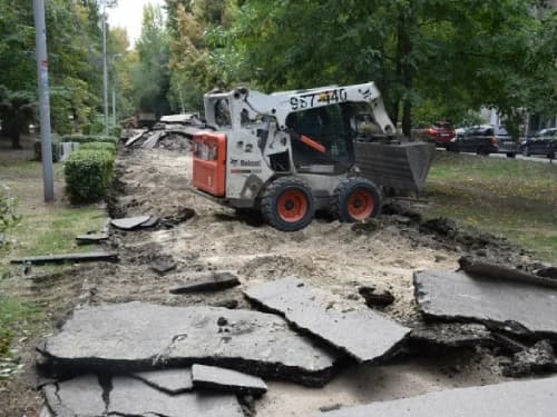 Демонтаж старого асфальтового покрытия перед укладкой нового